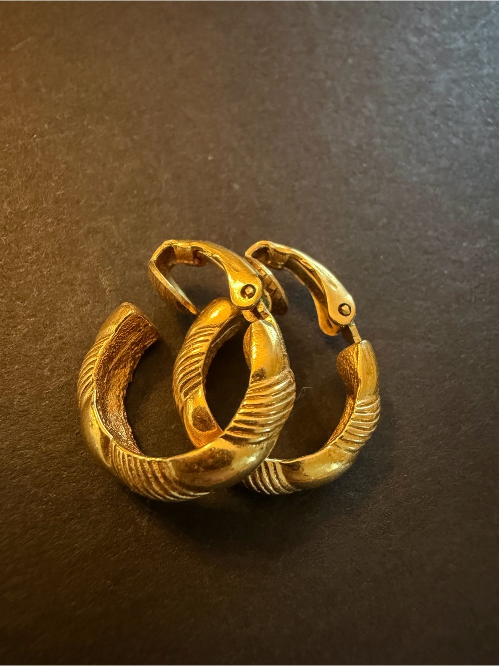 Vintage Gold Tone Textured Hoop Clip On Earrings Ribbed Twist Costume Jewelry